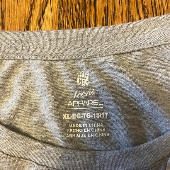 Buffalo Bills Women’s Camo Sleeve Shirt - Picture 2 of 3